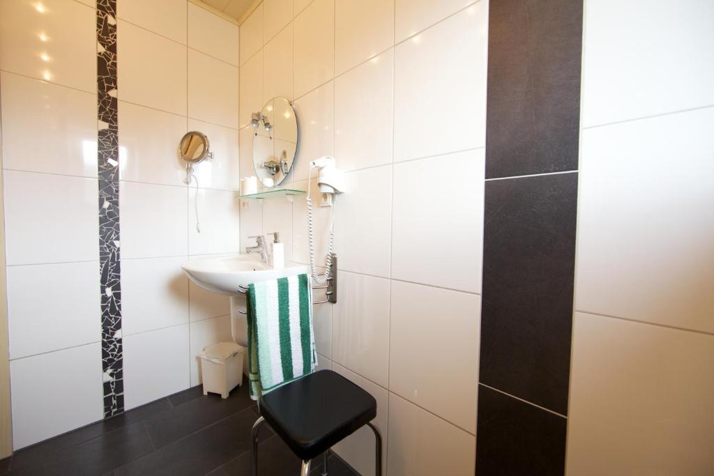 Kleines Landhaus Wendel Hotel Kapellen-Drusweiler Buitenkant foto